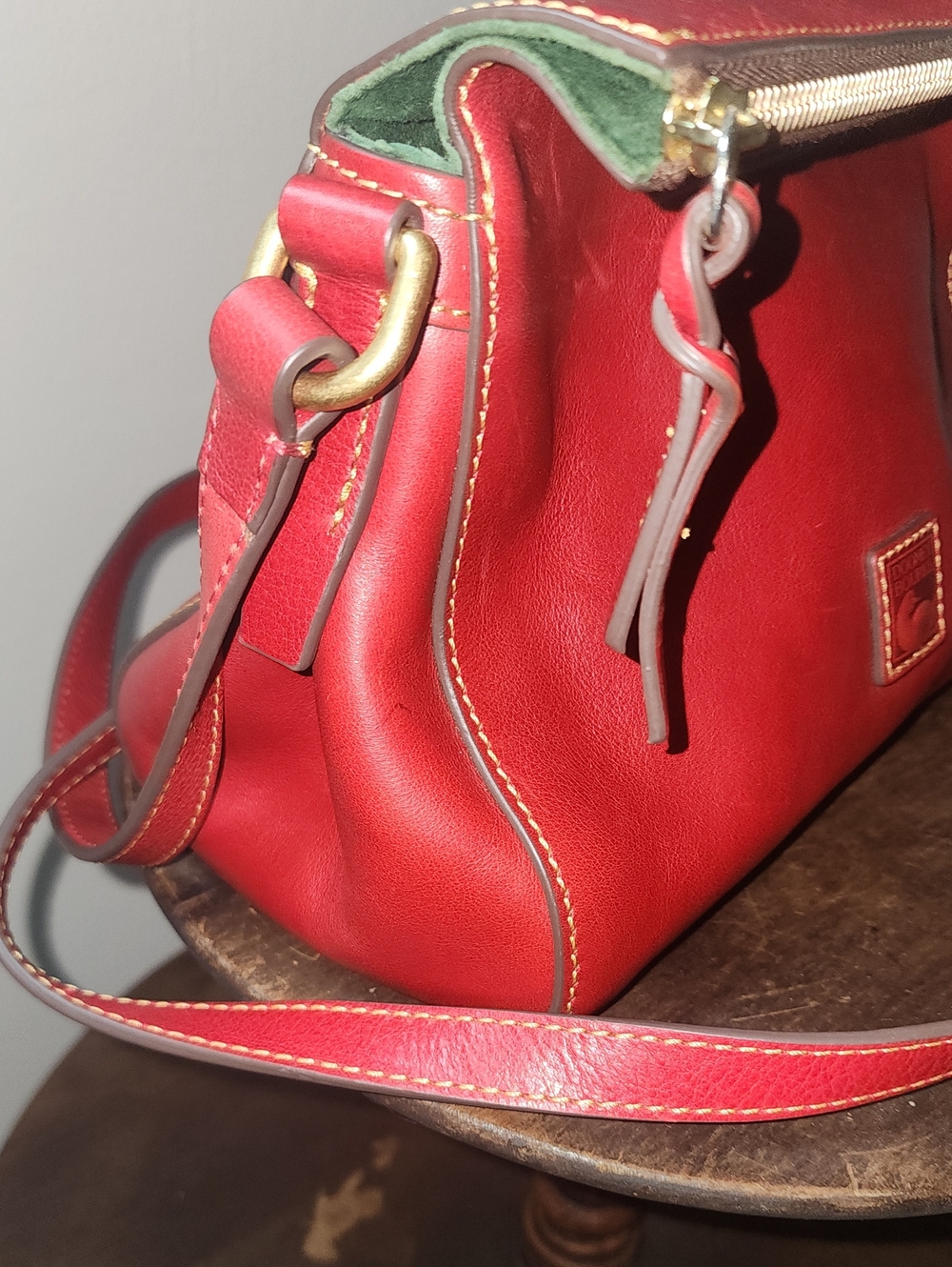 Dooney & Bourke Red Flourentine Laurel Smooth Leather Crossbody Purse Crossbody - Picture 4 of 16